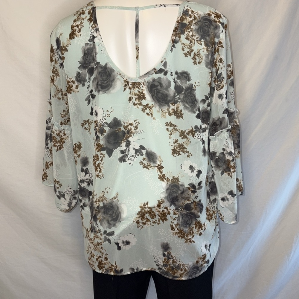 Charming Charlie Floral V-Neck Women's Top